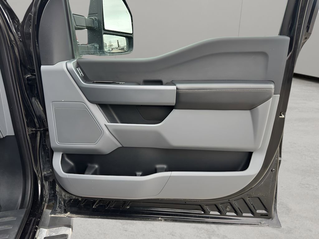 Used 2023 Ford F150 XLT w/ XTR Package image 28