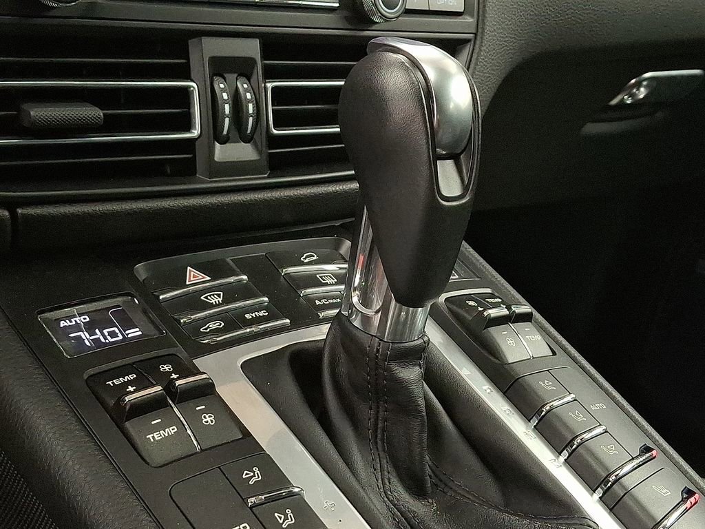 Used 2021 Porsche Macan Turbo image 9