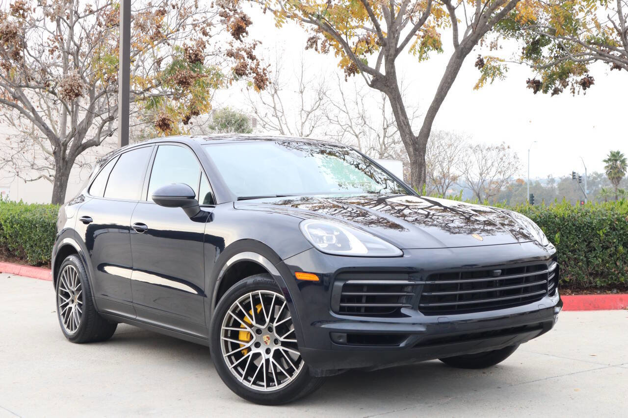 Used 2023 Porsche Cayenne Platinum Edition image 1