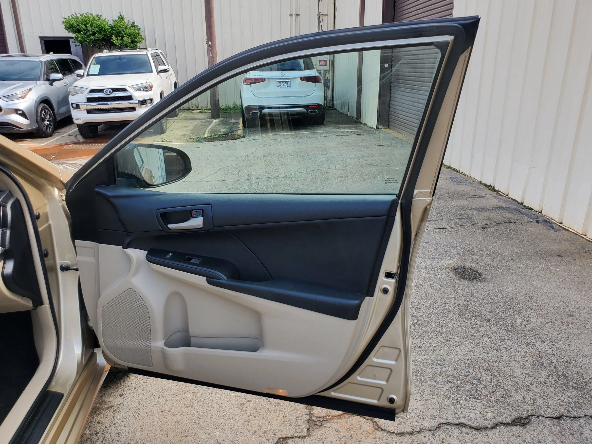 Used 2012 Toyota Camry LE FWD image 19