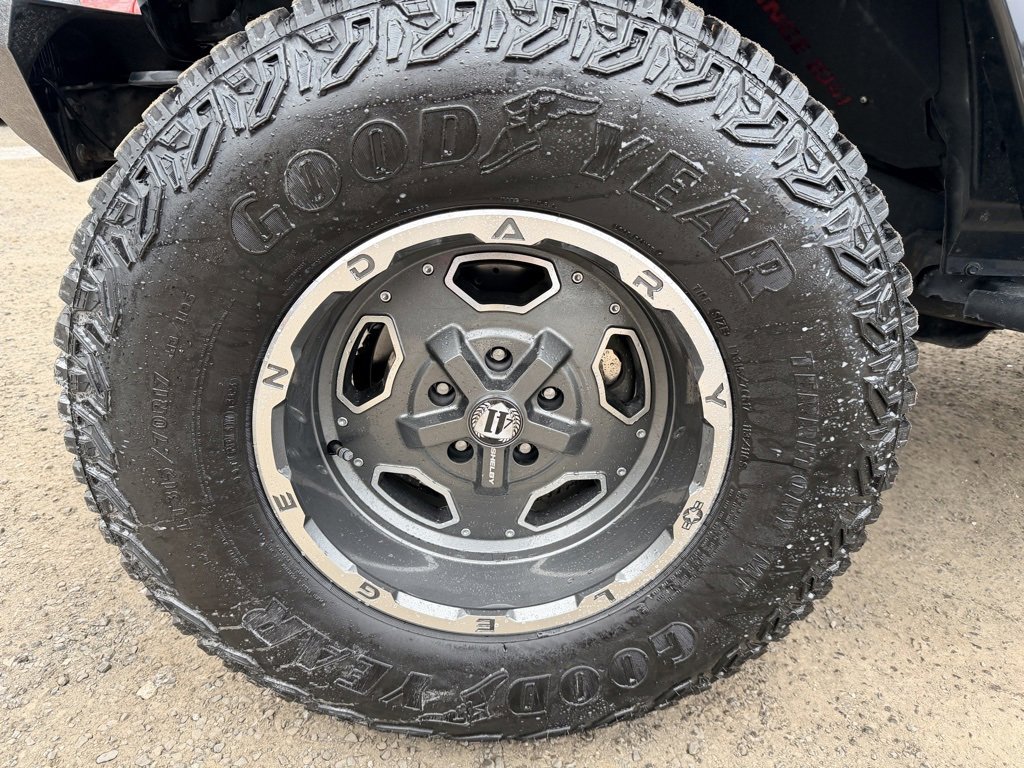 Used 2013 Jeep Wrangler Unlimited Sahara image 11