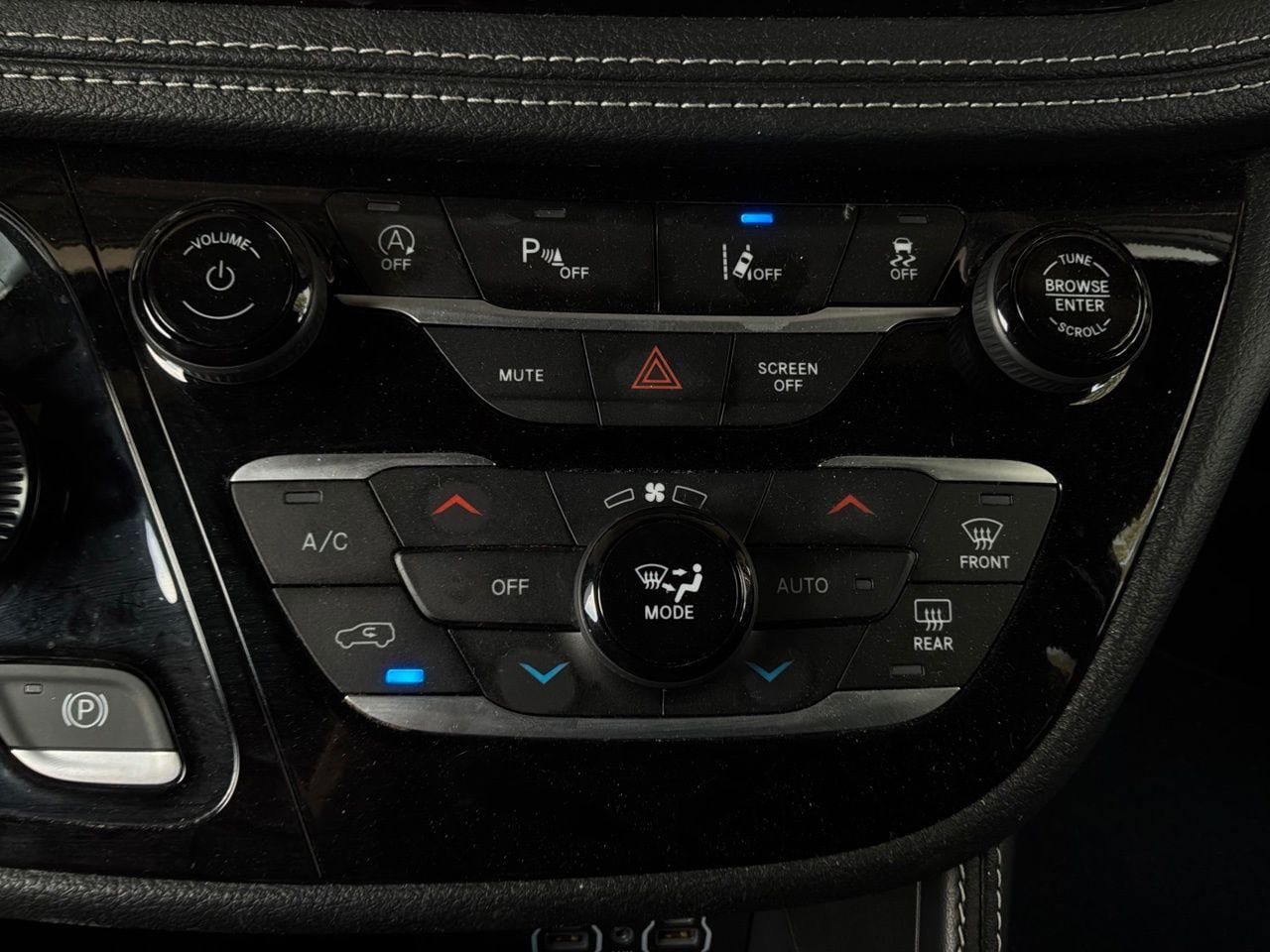 Used 2025 Chrysler Pacifica Limited FWD image 39