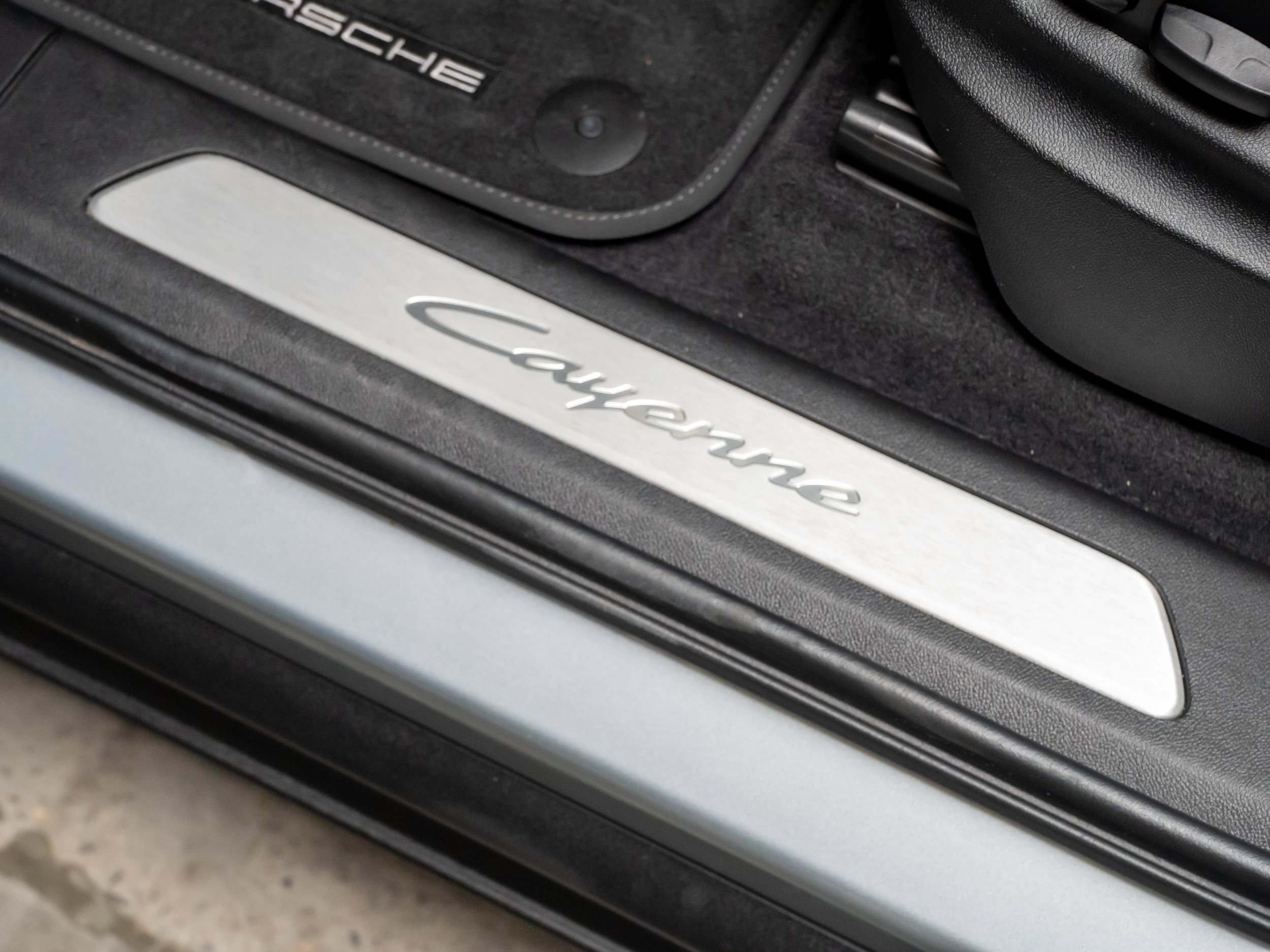 Certified 2024 Porsche Cayenne Coupe AWD/4WD image 25