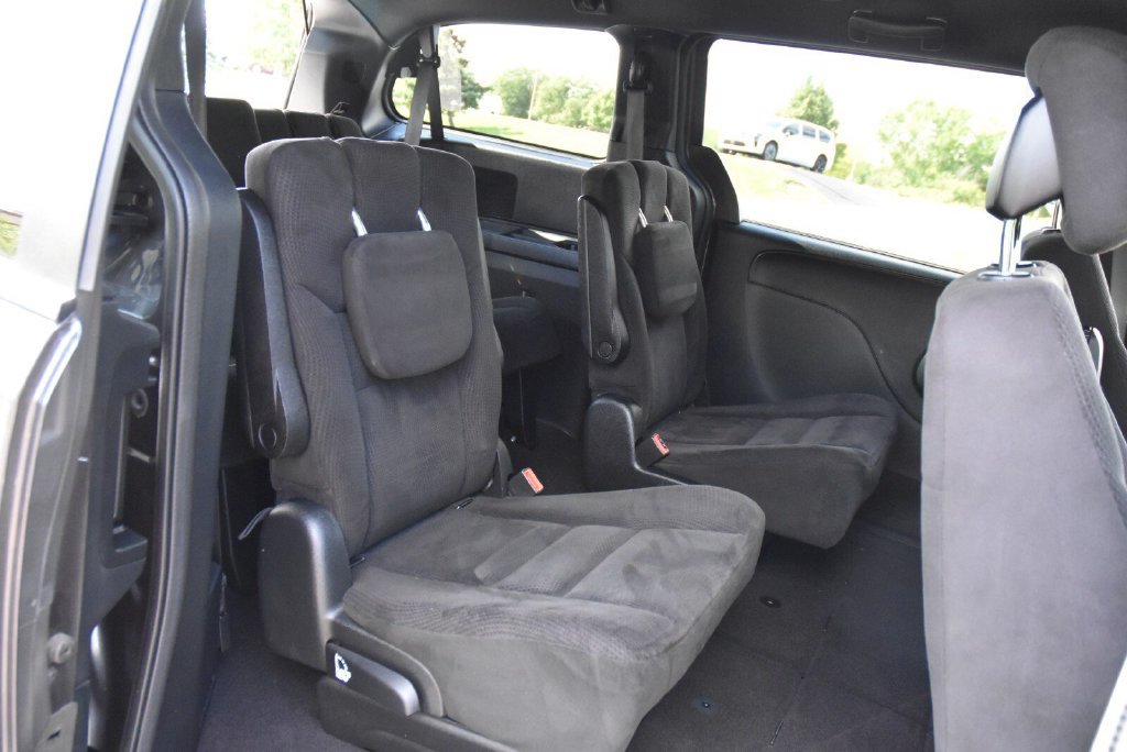 Used 2015 Dodge Grand Caravan SXT w/ Blacktop Package FWD image 31
