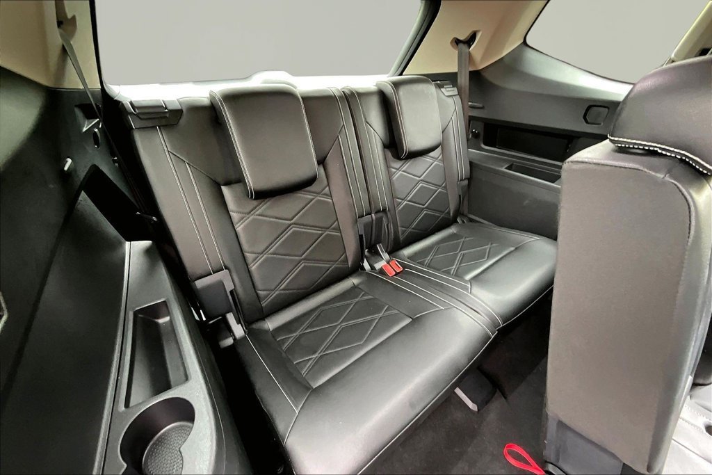 Used 2025 Volkswagen Atlas SE FWD image 18