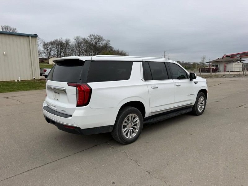 Used 2023 GMC Yukon XL SLT w/ SLT Premium Package AWD/4WD image 3