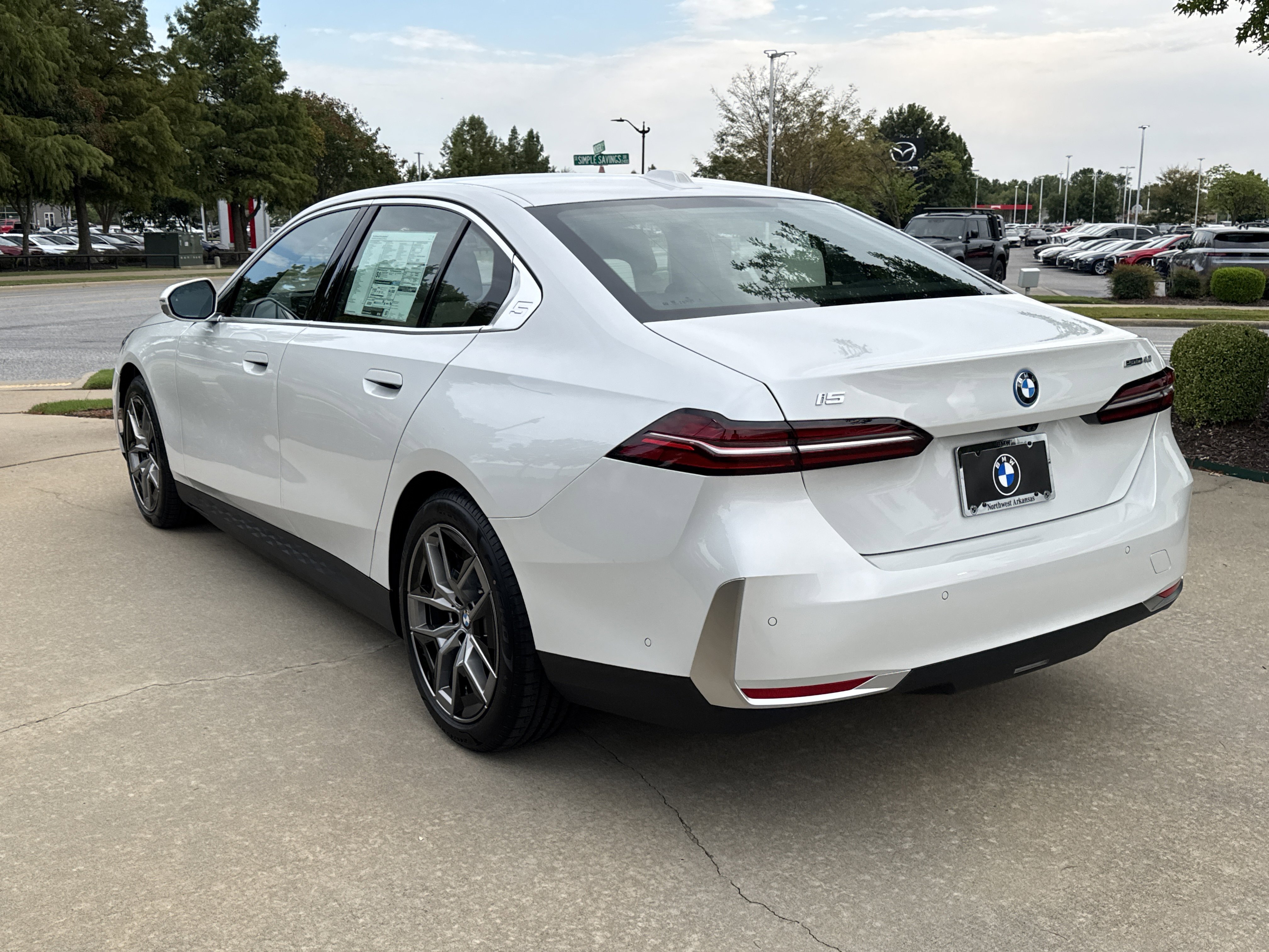 New 2026 BMW i5 eDrive40 w/ Premium Package image 3