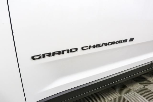 Used 2023 Jeep Grand Cherokee Altitude AWD/4WD image 7