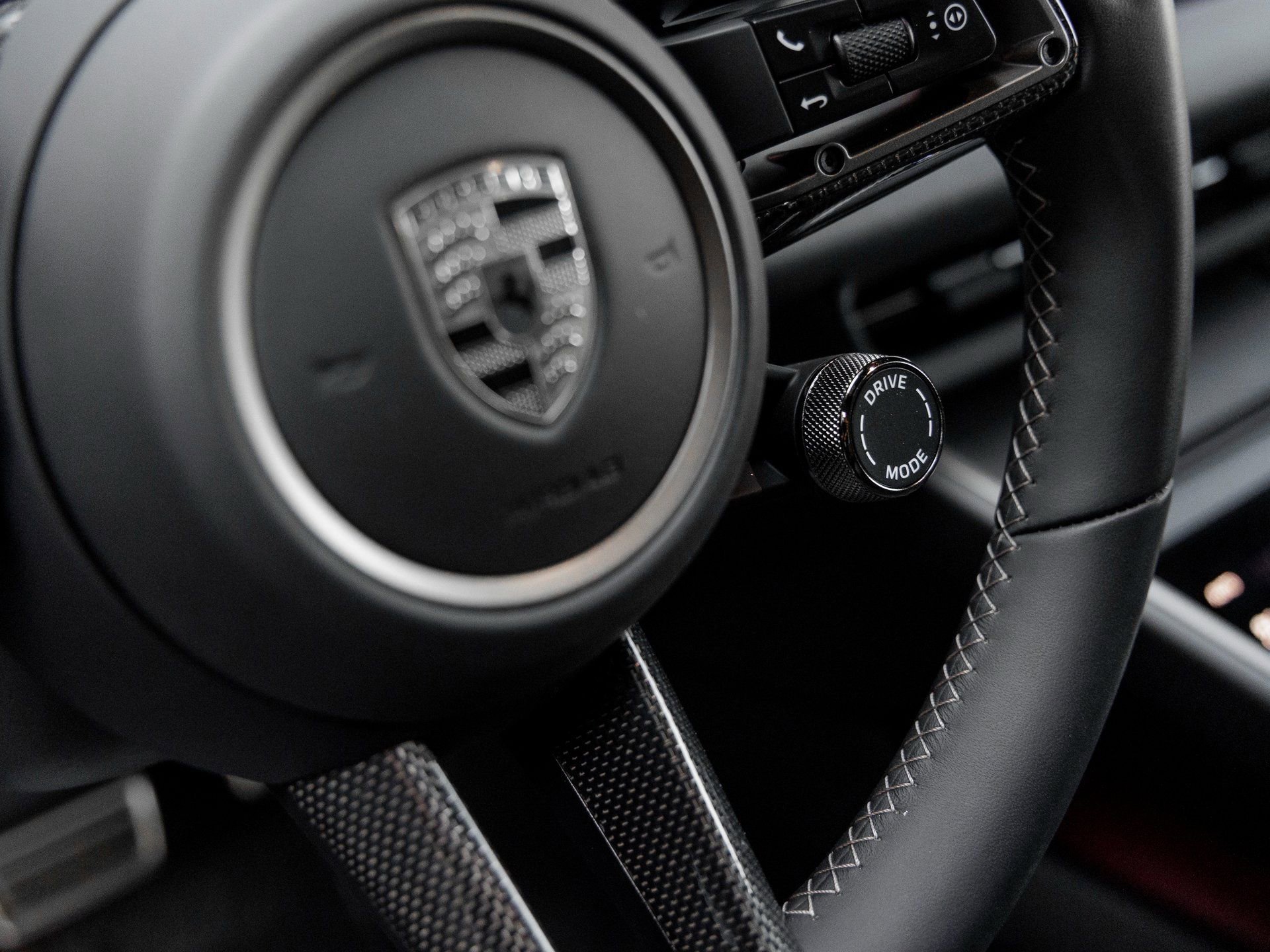New 2024 Porsche Macan Turbo Electric AWD/4WD image 21