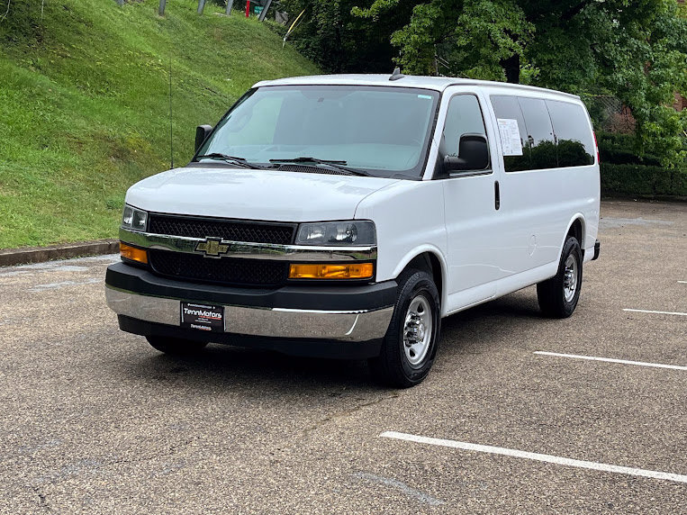 Used 2018 Chevrolet Express 2500 LT w/ LT Preferred Equipment Group RWD image 26