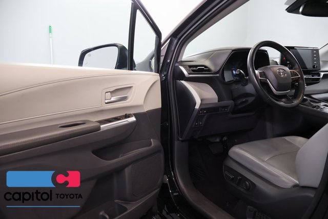 Used 2023 Toyota Sienna XLE FWD image 9