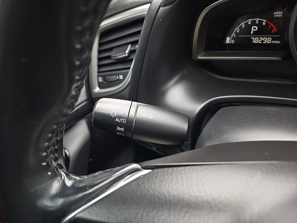 Used 2018 MAZDA MAZDA3 Touring image 18