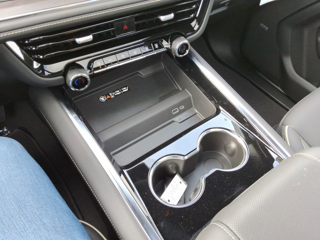 New 2026 Chevrolet Suburban Premier image 33