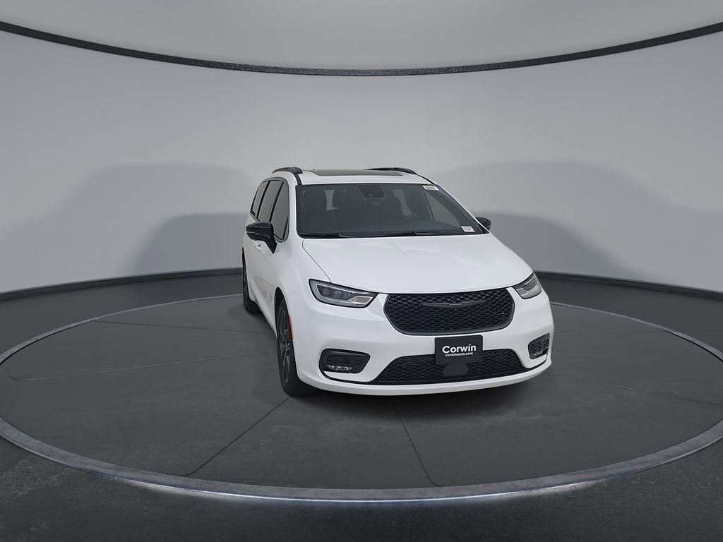 New 2026 Chrysler Pacifica Limited image 4
