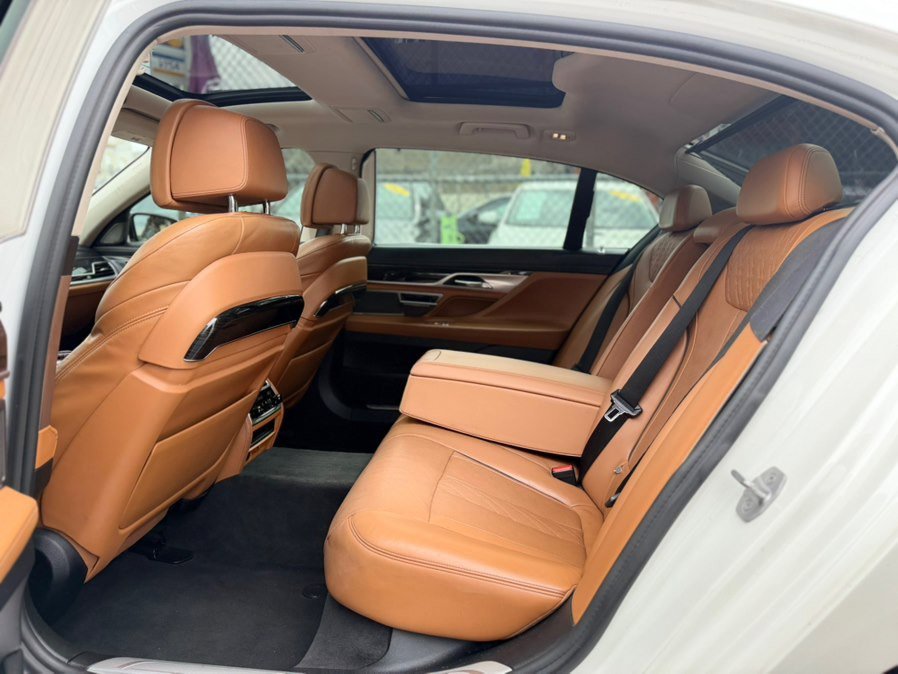 Used 2017 BMW 750i xDrive AWD/4WD image 14