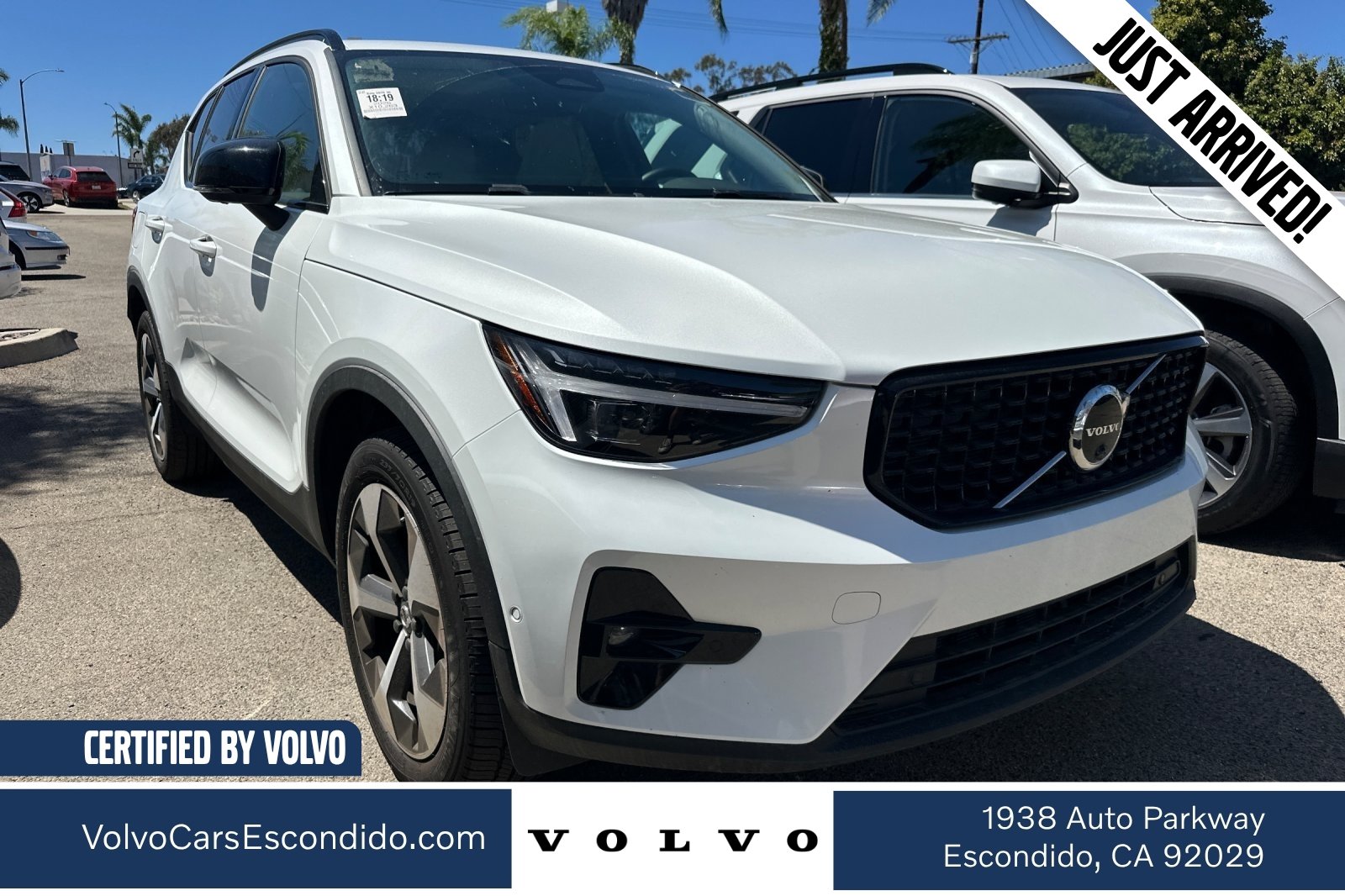 Certified 2026 Volvo XC40 B5 Plus AWD/4WD image 1