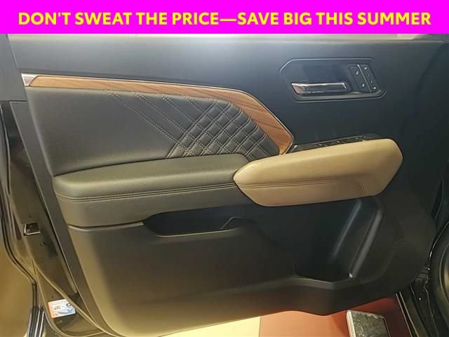 Used 2024 GMC Canyon Denali AWD/4WD image 4