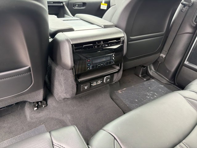 New 2026 Jeep Grand Wagoneer Limited w/ 8-Passenger Seating Package AWD/4WD image 8