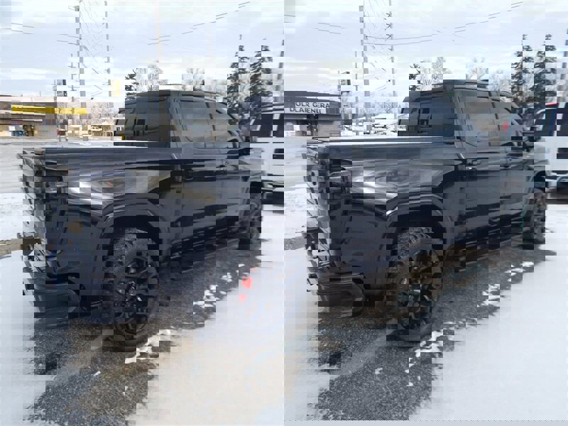 Used 2019 GMC Sierra 1500 AT4 w/ AT4 Premium Package image 3