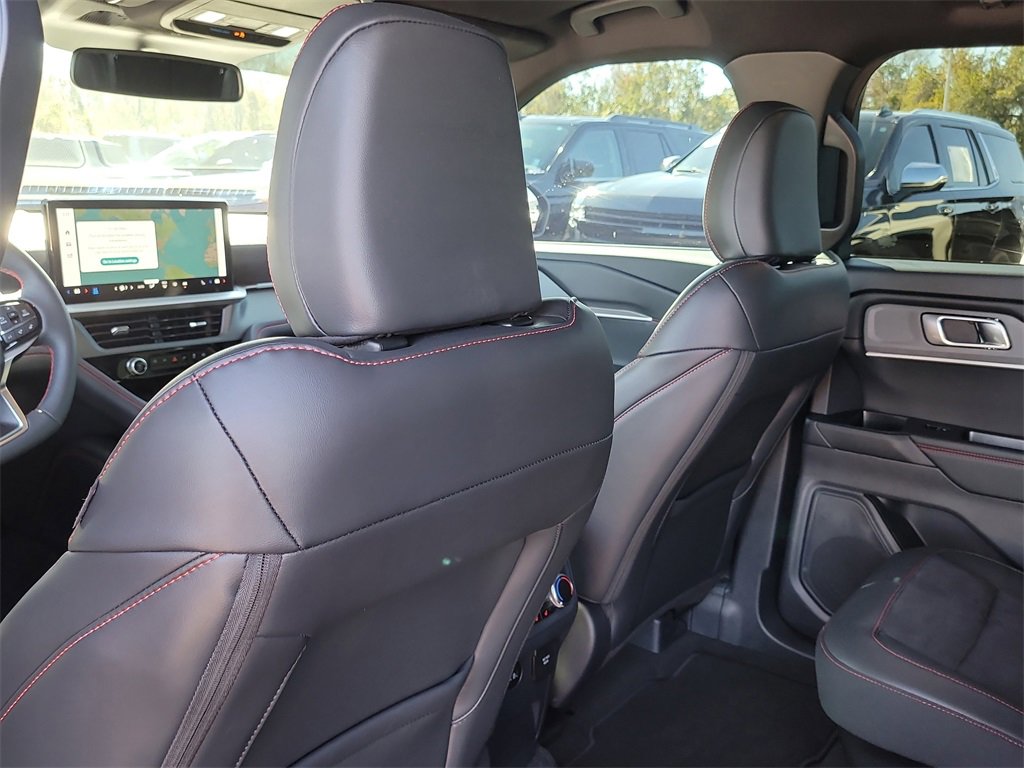 Used 2025 Ford Explorer ST image 11