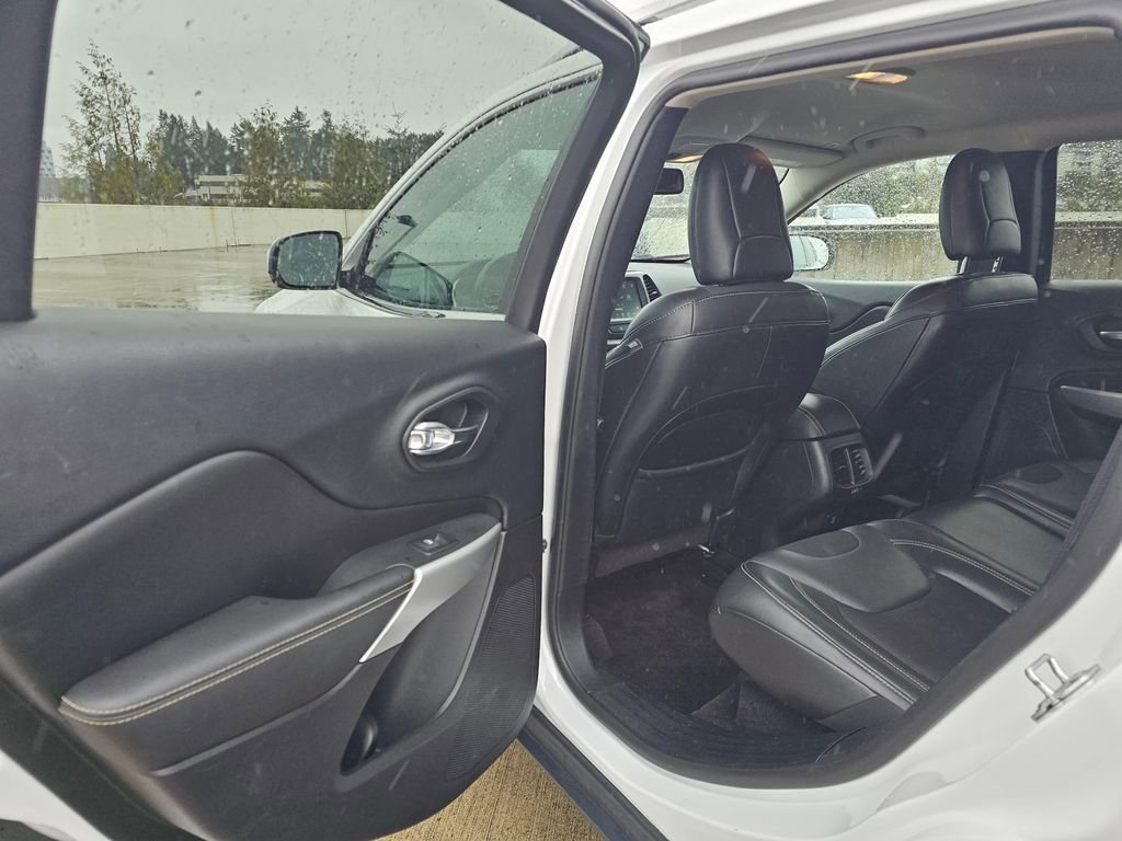 Used 2018 Jeep Cherokee Latitude Plus w/ Cold Weather Group image 19