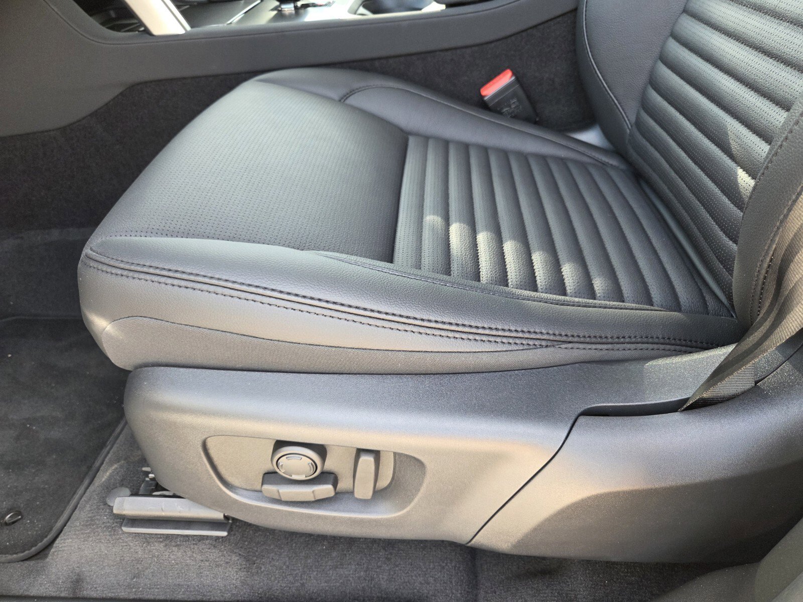 Used 2025 Land Rover Discovery Sport S image 18