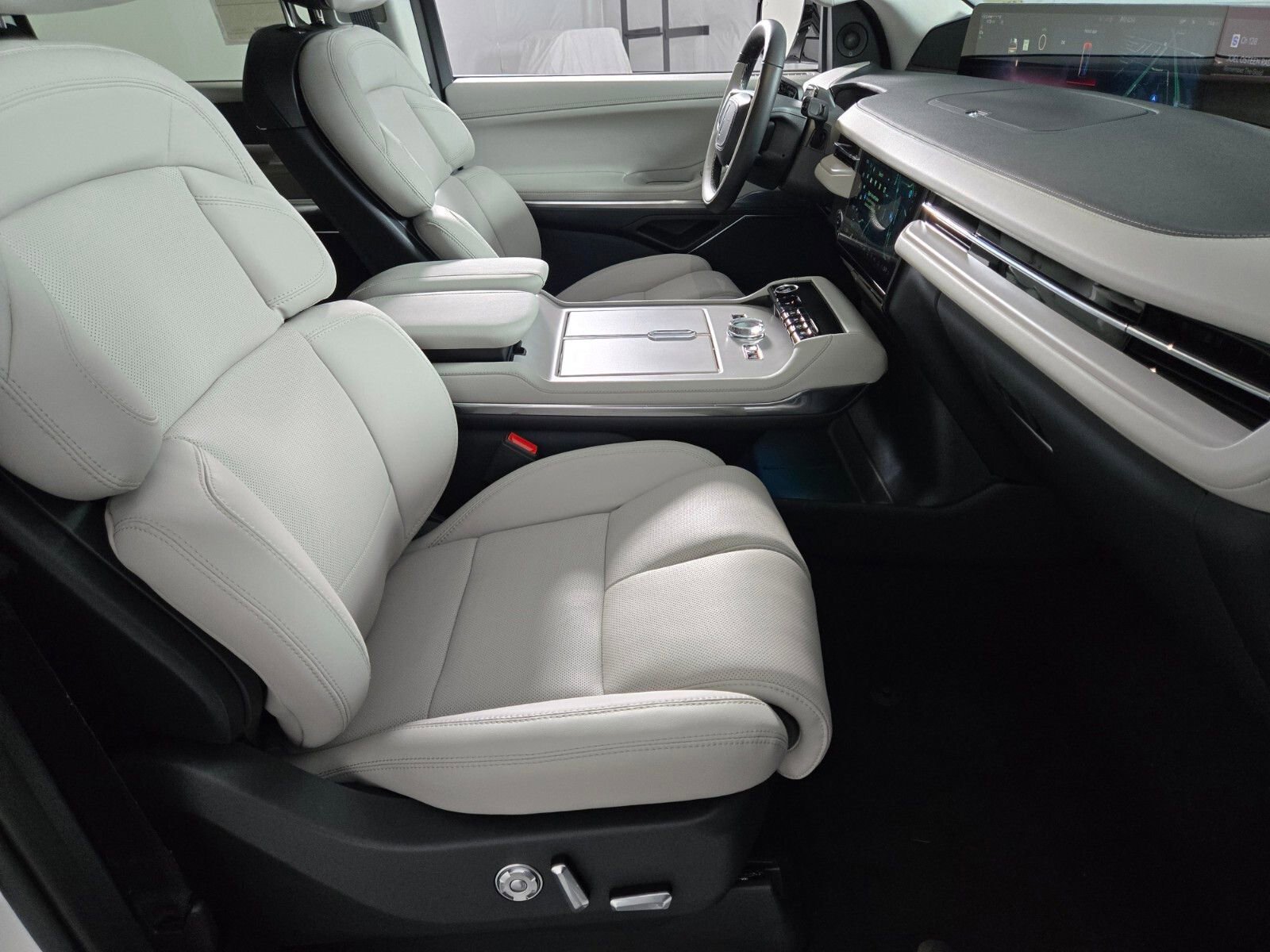 New 2026 Lincoln Navigator L Premier image 20