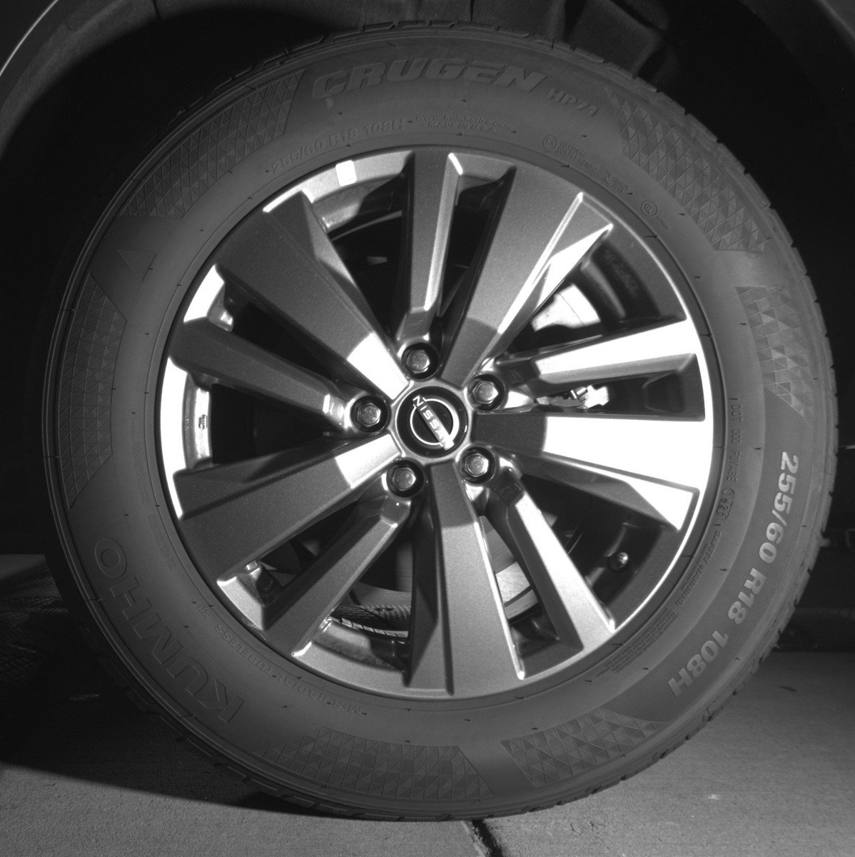 Used 2025 Nissan Pathfinder SV image 14