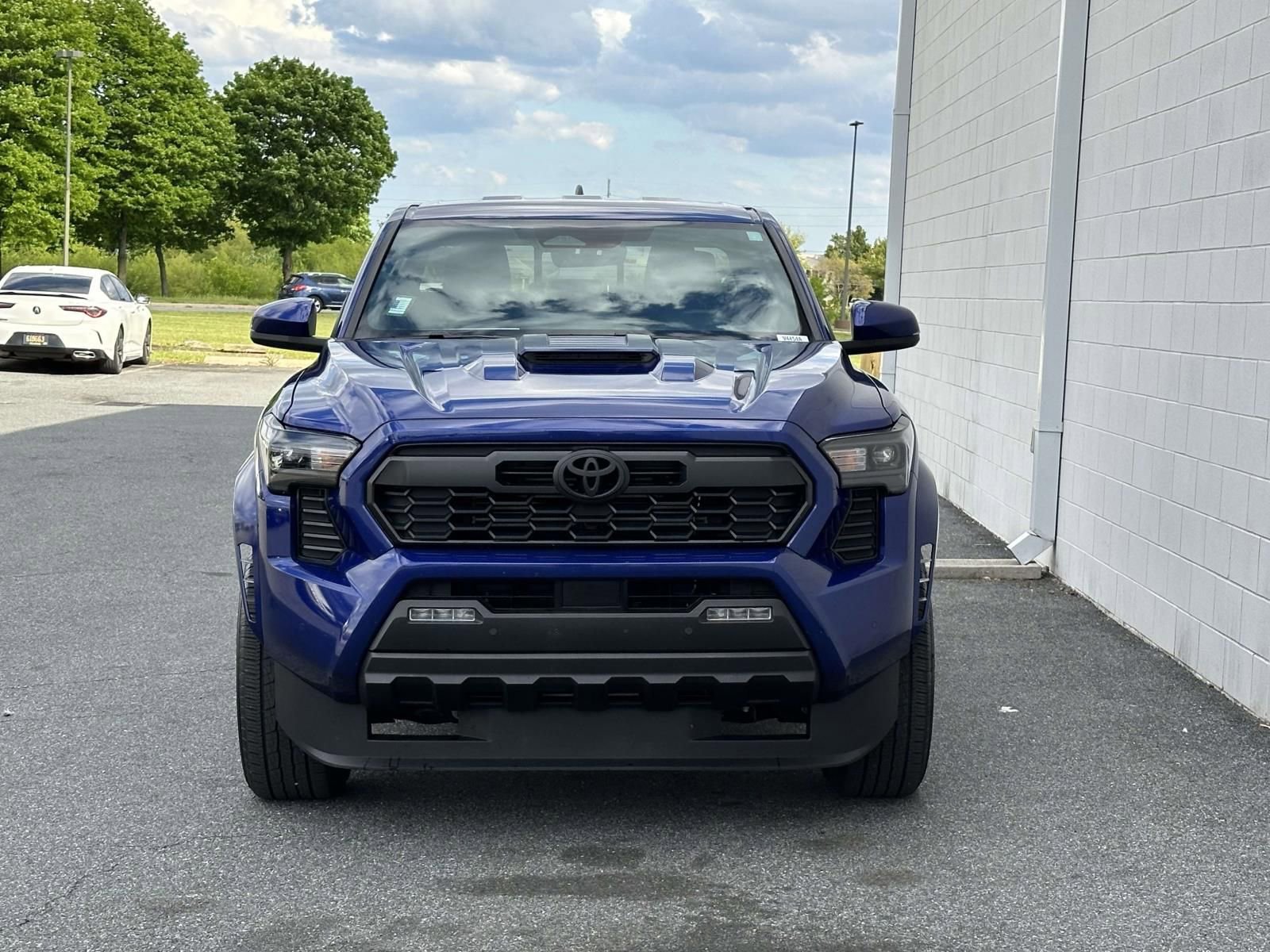 Used 2025 Toyota Tacoma TRD Sport w/ TRD Sport Upgrade Package AWD/4WD image 8