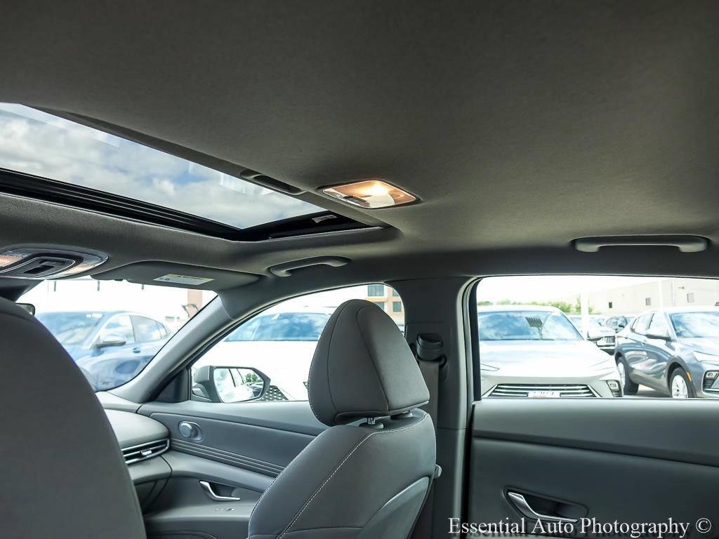 Used 2025 Hyundai Elantra SEL FWD image 13