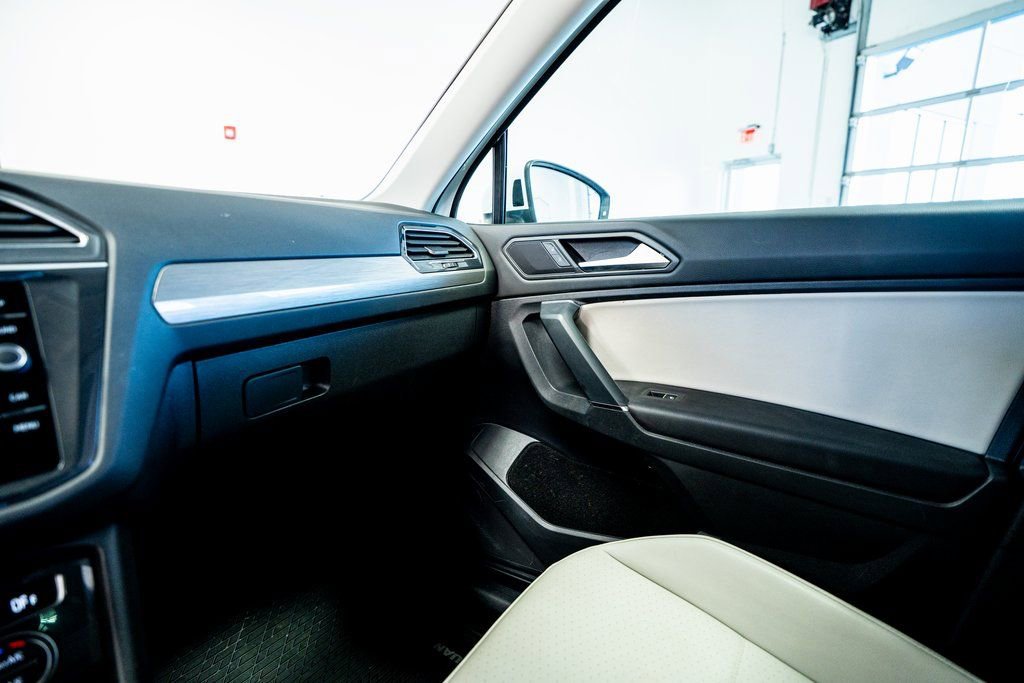 Used 2020 Volkswagen Tiguan SE w/ Panoramic Sunroof Package AWD/4WD image 49