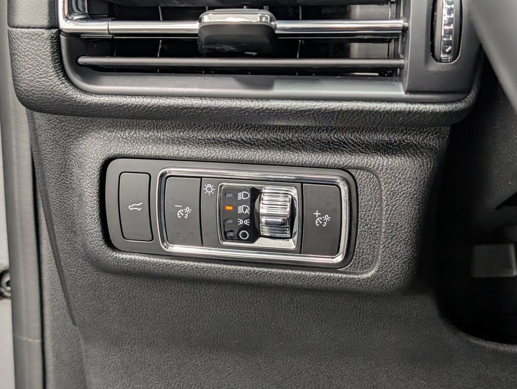 Used 2022 Lincoln Corsair AWD w/ Premium Package image 24
