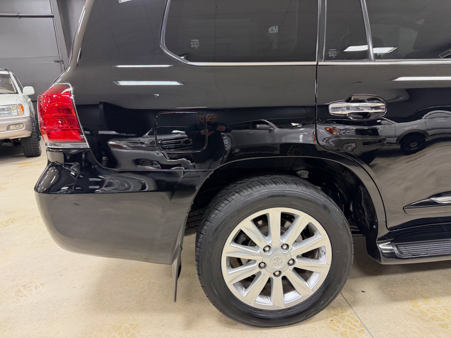 Used 2010 Lexus LX 570 4WD image 16