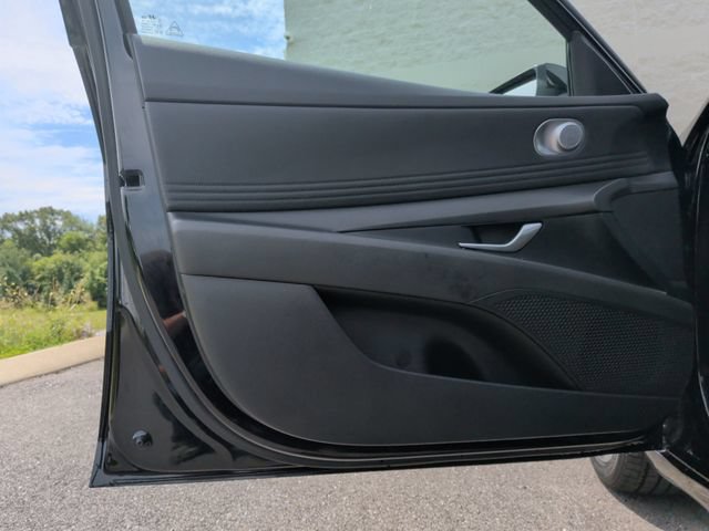 Used 2023 Hyundai Elantra SEL w/ Convenience Package FWD image 10