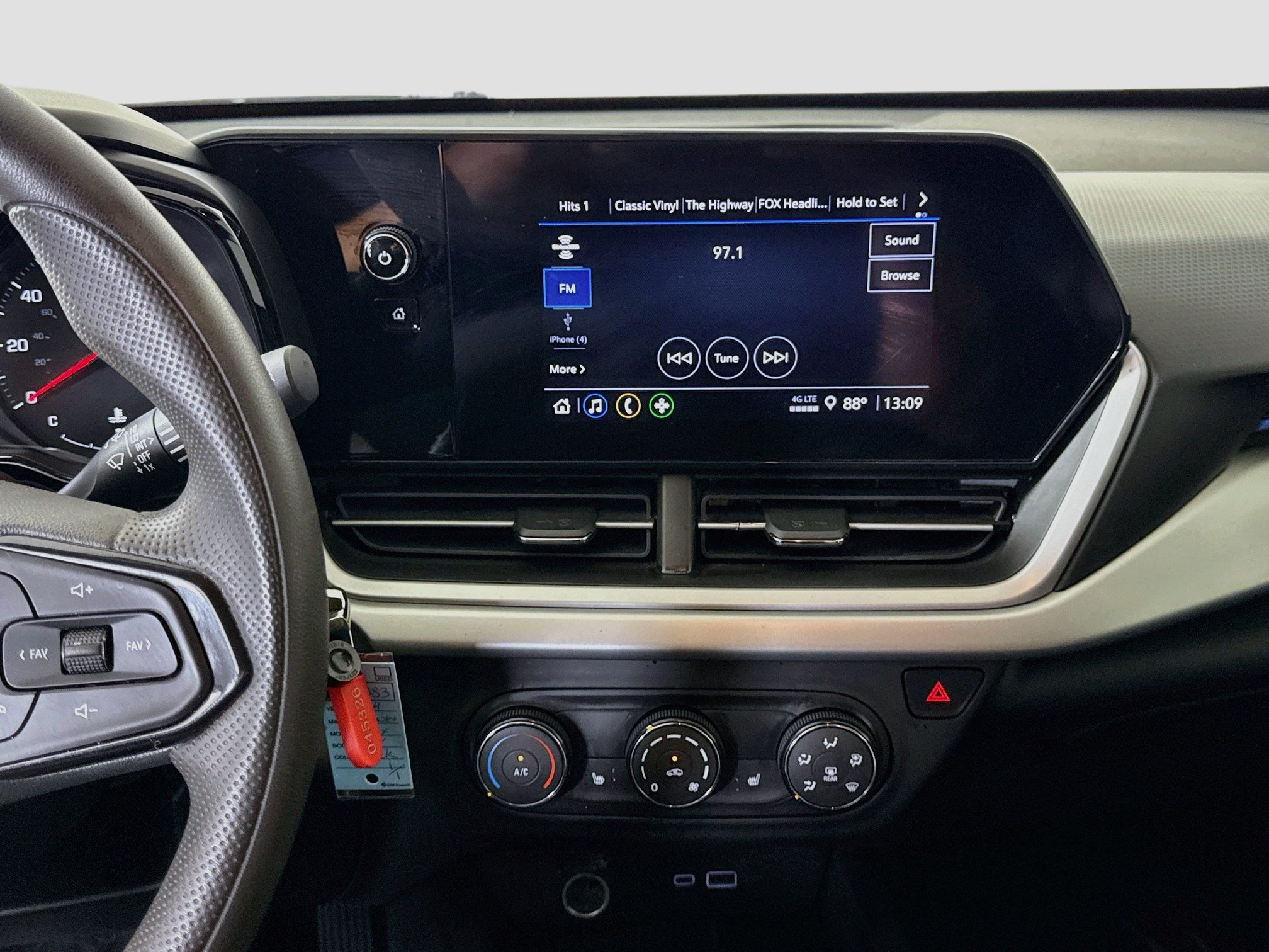 Used 2024 Chevrolet Trax LS w/ LS Convenience Package FWD image 18