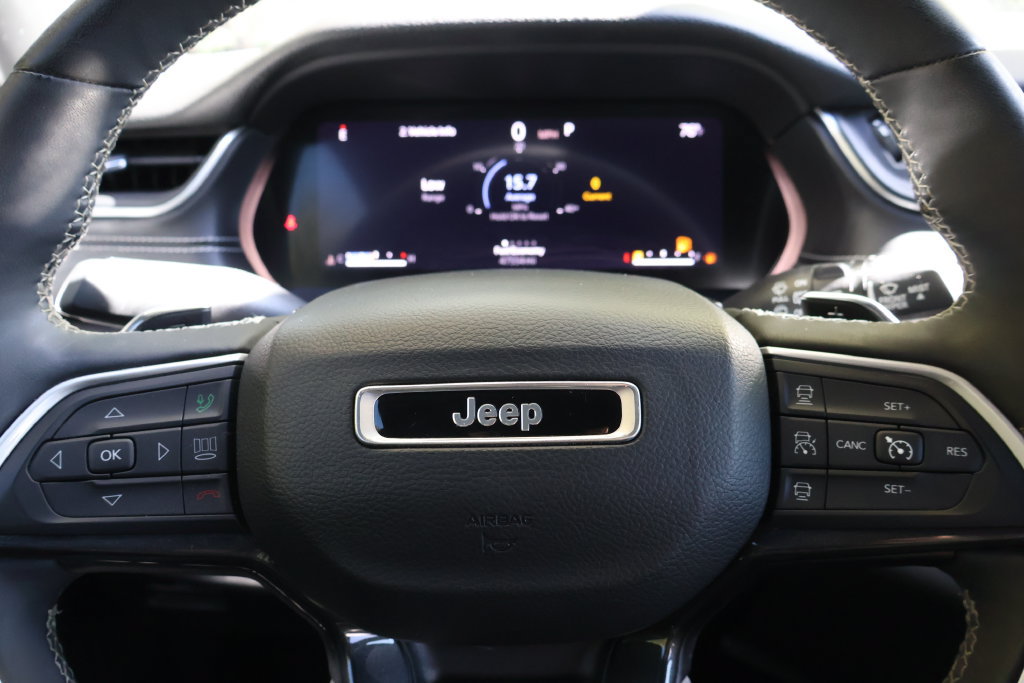 Used 2023 Jeep Grand Cherokee L Laredo AWD/4WD image 28