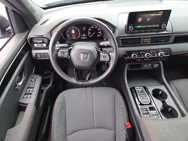 Used 2025 Honda Pilot Sport image 23