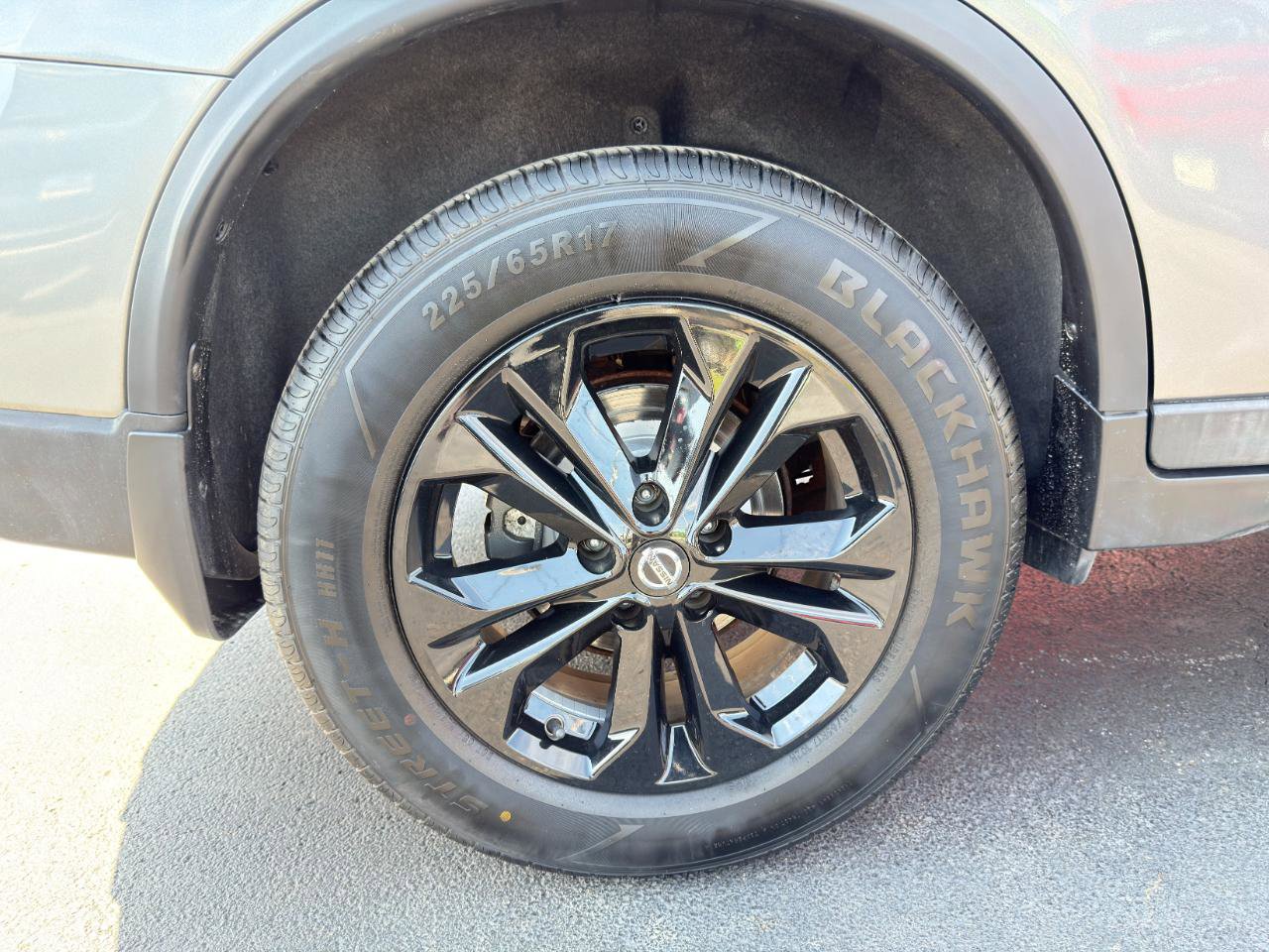 Used 2018 Nissan Rogue S w/ S Value Package image 9