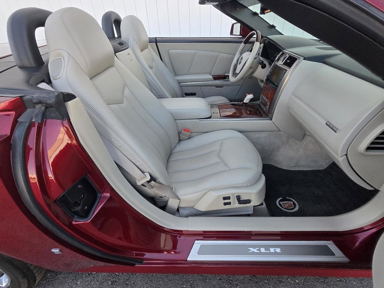 Used 2006 Cadillac XLR image 37