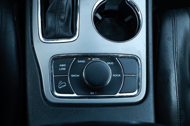 Used 2022 Jeep Grand Cherokee Limited AWD/4WD image 19