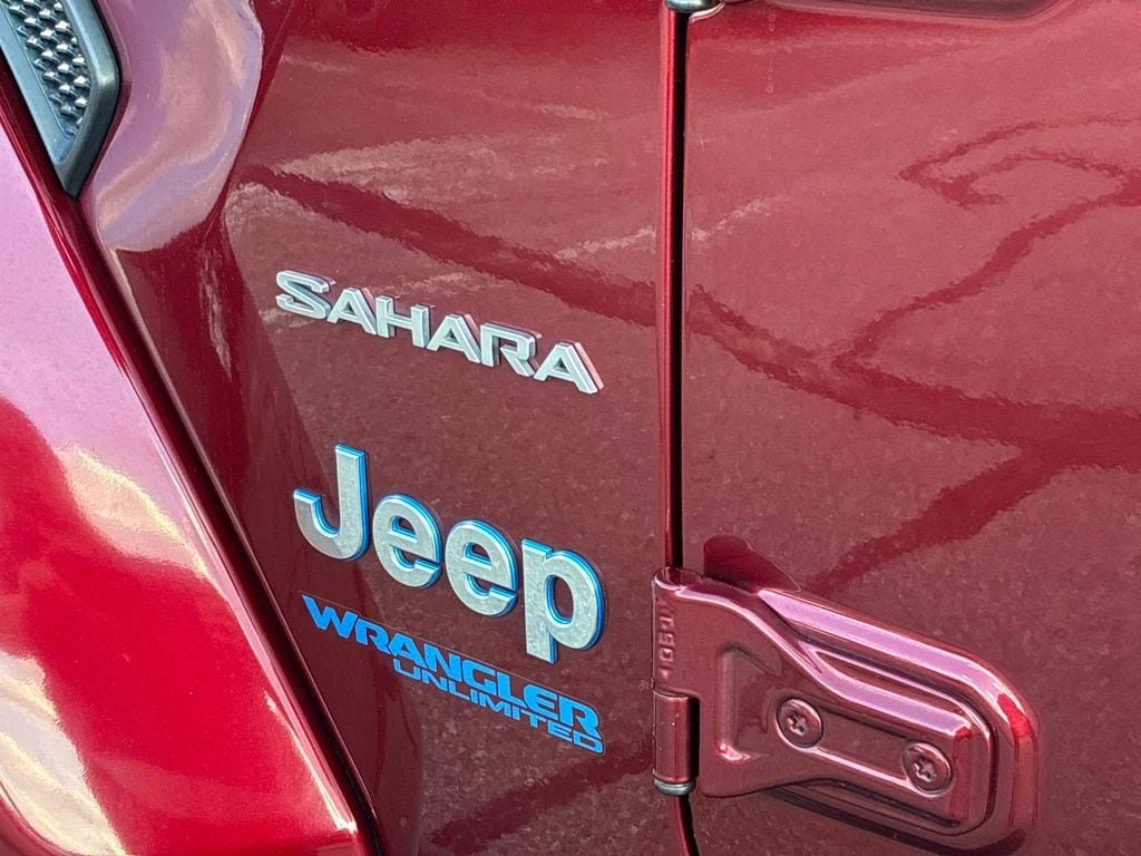 Used 2021 Jeep Wrangler Unlimited Sahara w/ Cold Weather Group AWD/4WD image 17