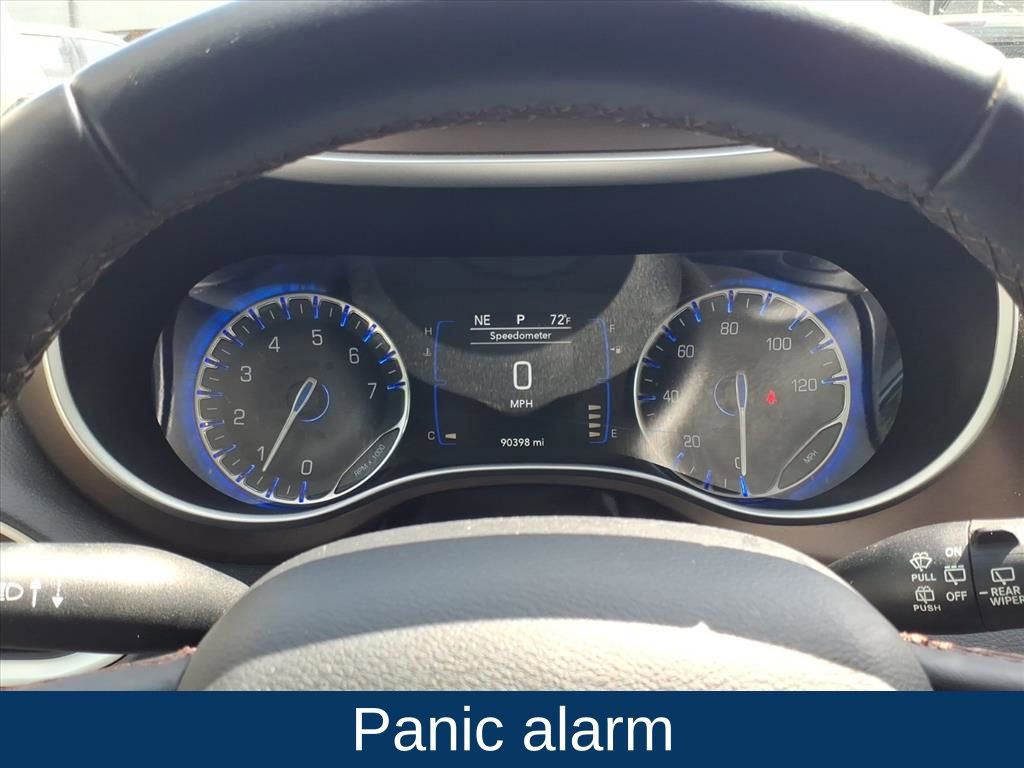 Used 2018 Chrysler Pacifica Touring-L FWD image 13
