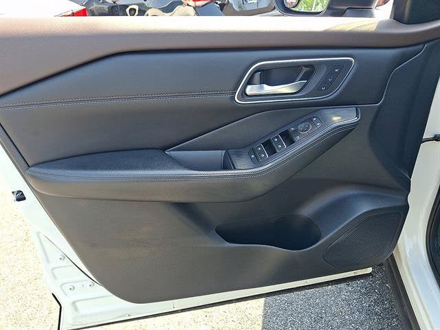 Certified 2023 Nissan Rogue Platinum AWD/4WD image 14