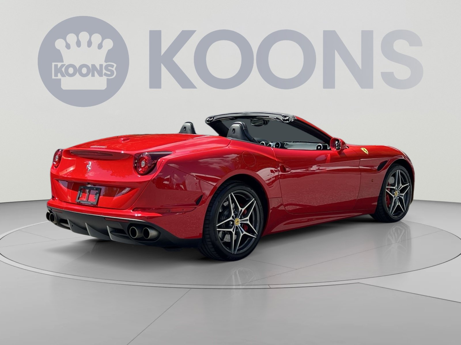 Used 2016 Ferrari California T RWD image 11