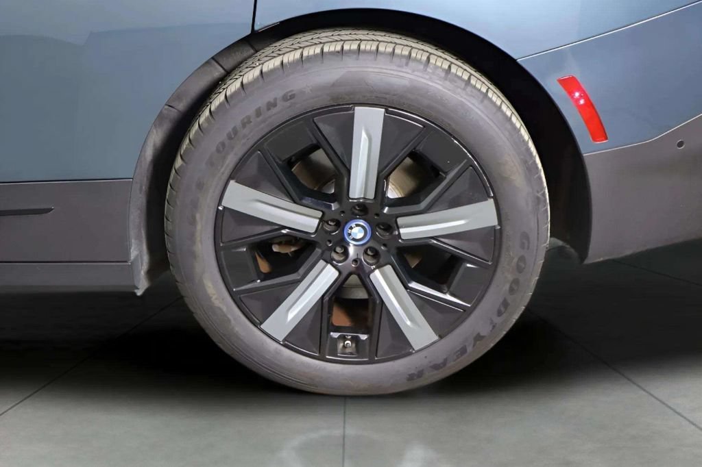 Used 2023 BMW iX xDrive50 AWD/4WD image 41
