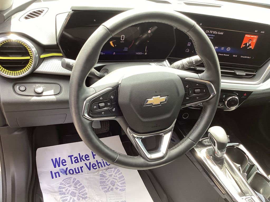 Used 2024 Chevrolet Trax LT w/ Sunroof Package FWD image 17