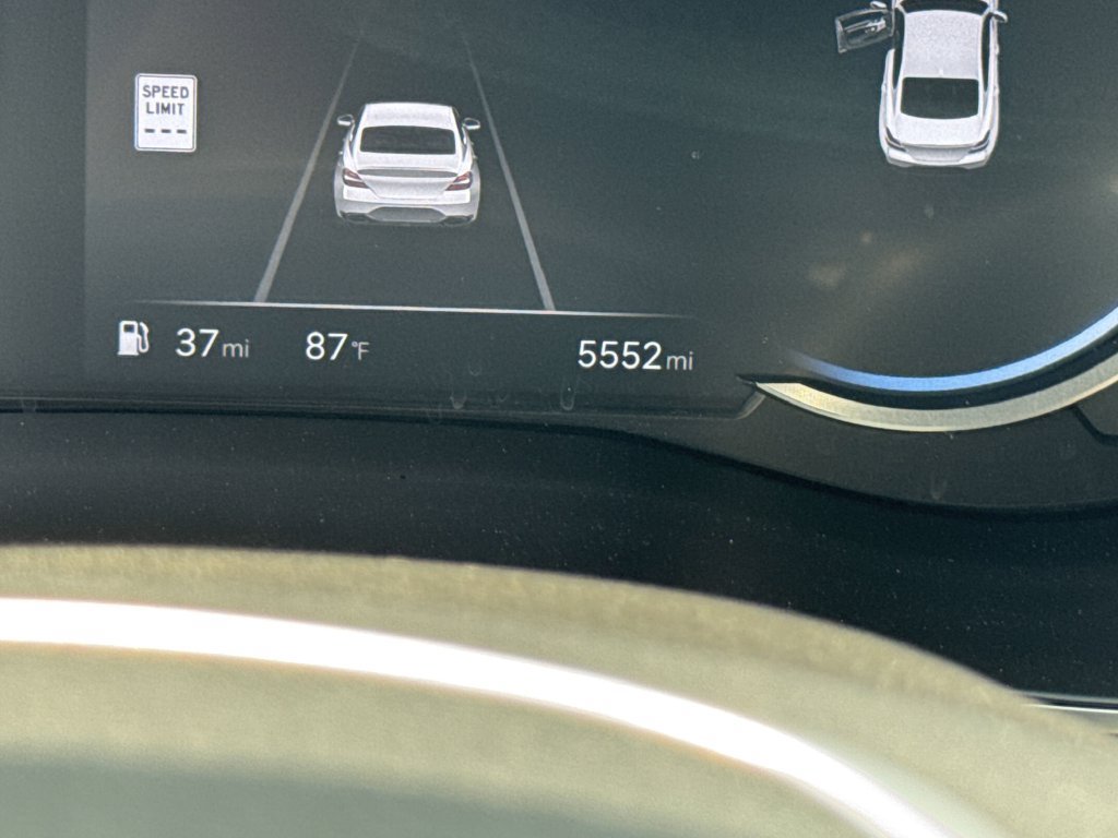 Used 2025 Genesis G70 2.5T RWD image 28