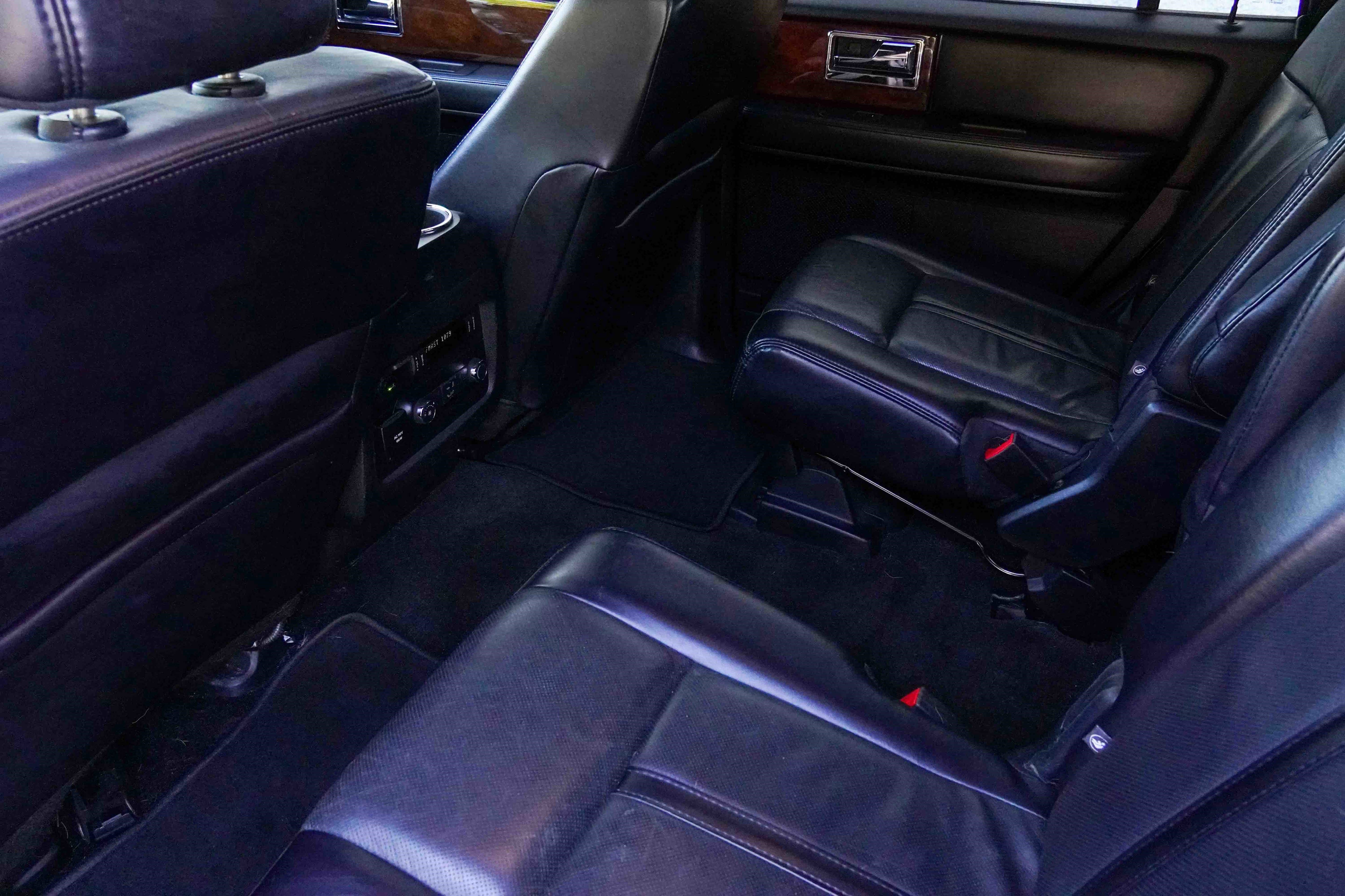 Used 2017 Lincoln Navigator Select image 34