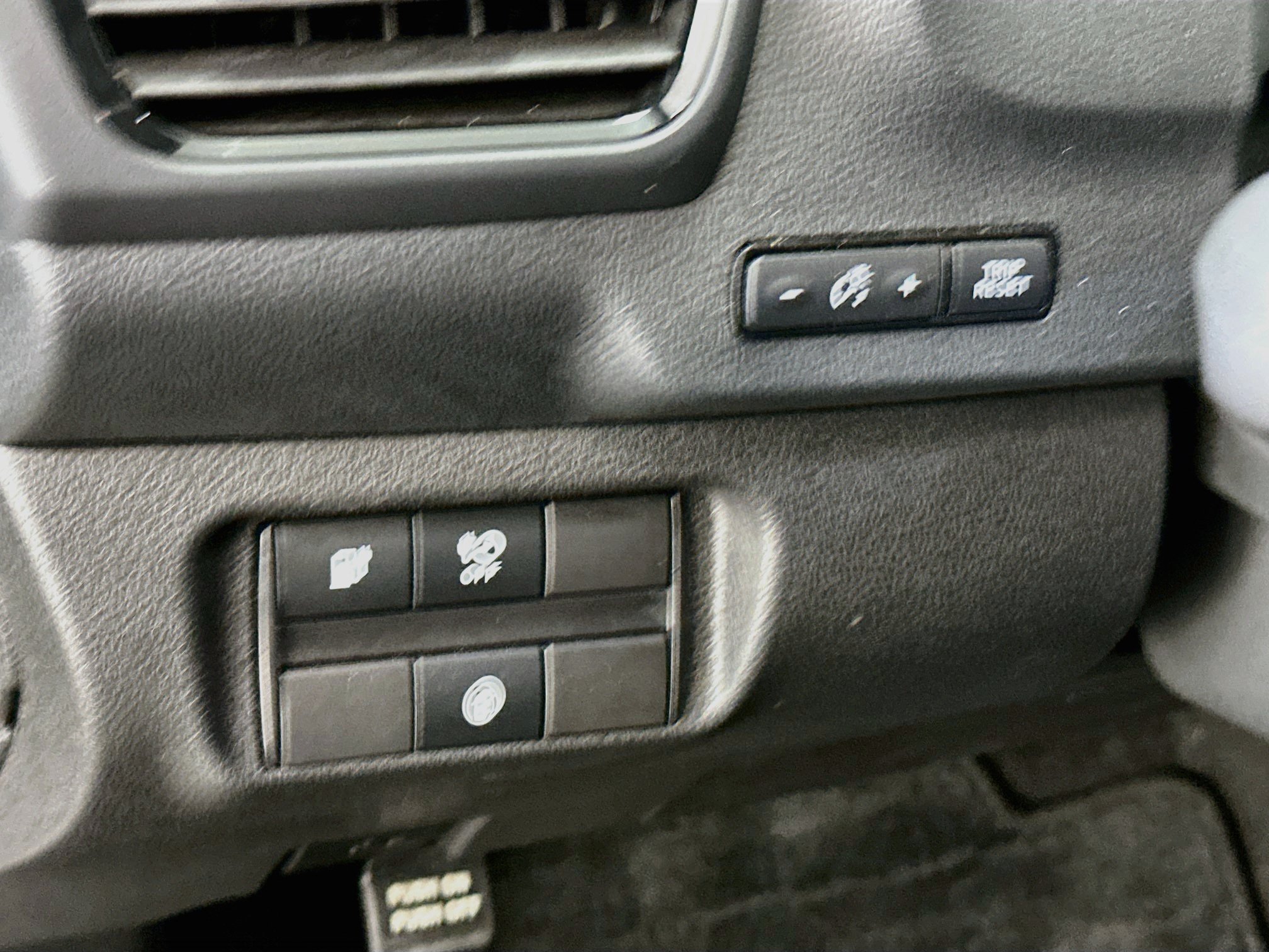 Used 2025 Nissan Leaf S FWD image 17