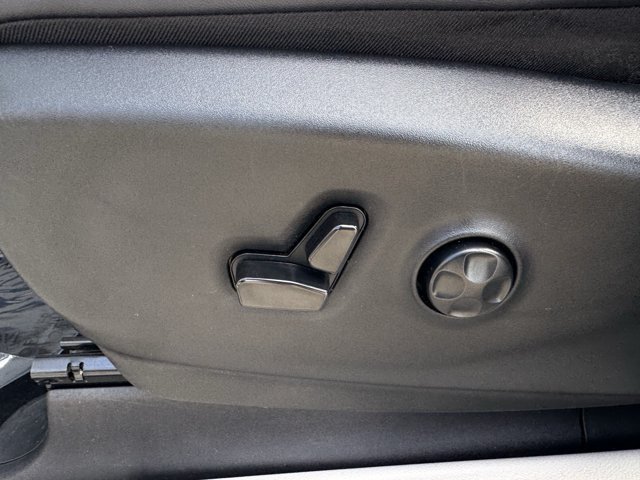 Used 2024 Chrysler Pacifica Touring-L FWD image 25